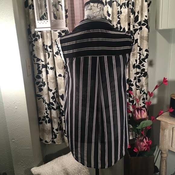 H&M sheer striped sleeveless blouse - Picture 4 of 7
